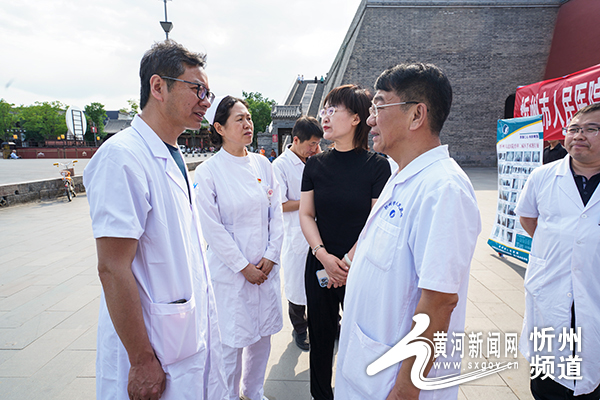忻州市人民医院骨科二病区举行“强骨·健步行”爱心义诊